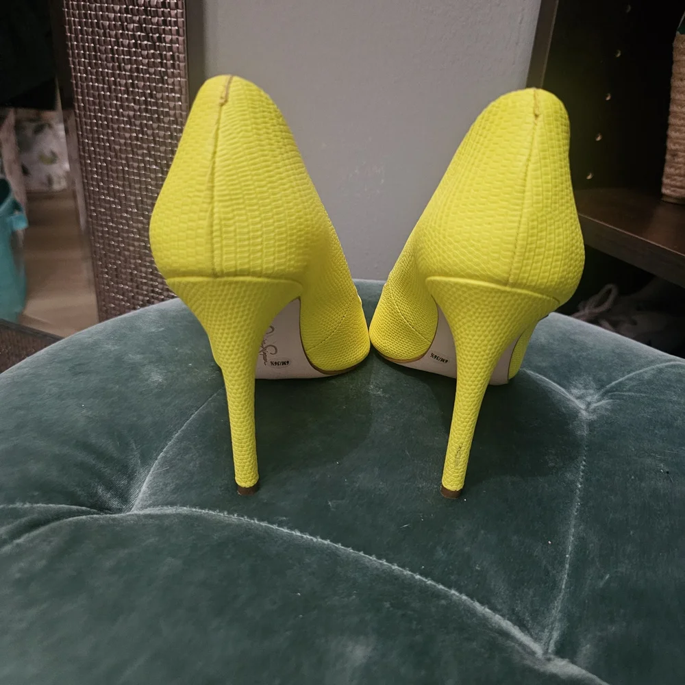 Jessica Simpson Vibrant Yellow Heels - Picture 5 of 7